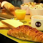 Hotel Centre Arènes 3*