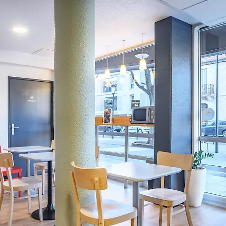 Hotel Centre Arènes 3*