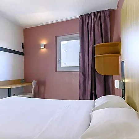 Centre Arenes Hotel