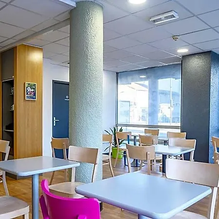 Centre Arenes מלון