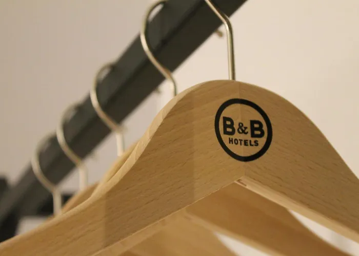 Отель Centre Arenes Ним