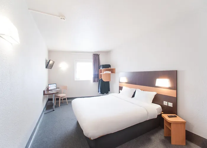 Отель Centre Arenes 3*