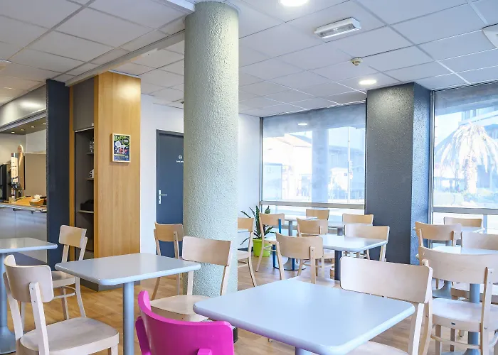 Centre Arenes Отель Ним